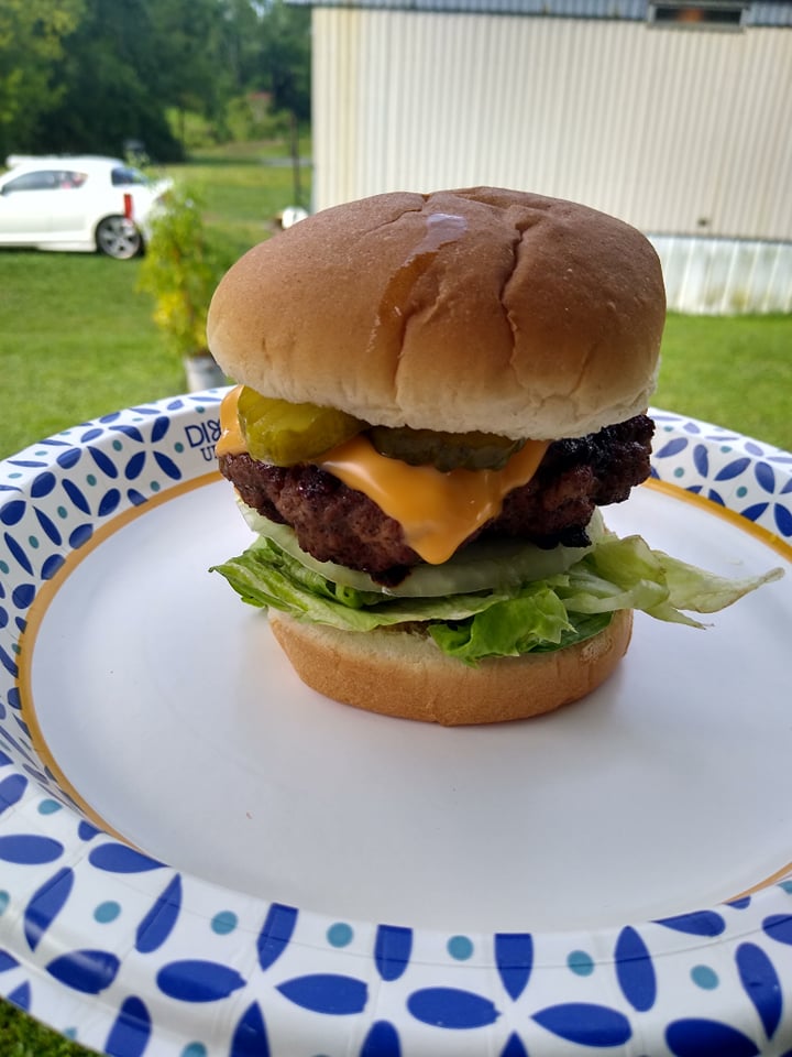 Enjoy Delicious Cheeseburgers as We Wave Goodbye to&nbsp;Summer